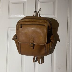 Unbranded tan leather large Backpack antique tone hardwares.